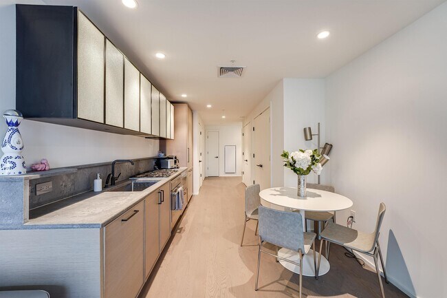 Foto del edificio - 1425 Hudson St