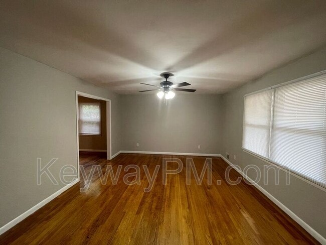 Foto del edificio - 2341 Ridge Rd