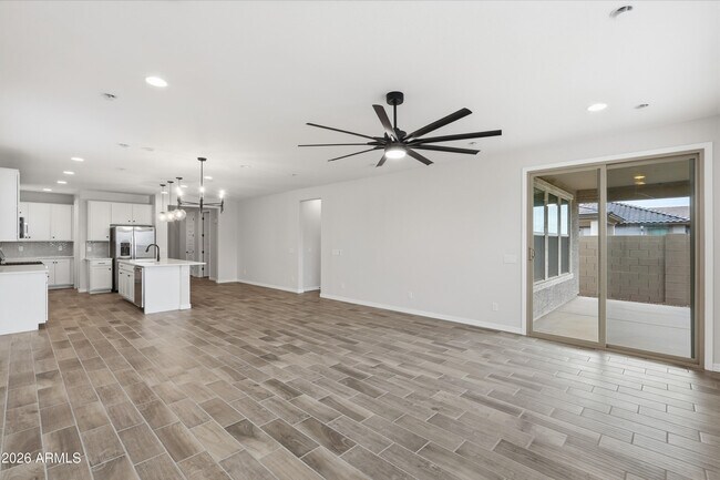 Building Photo - 932 W Macaw Dr