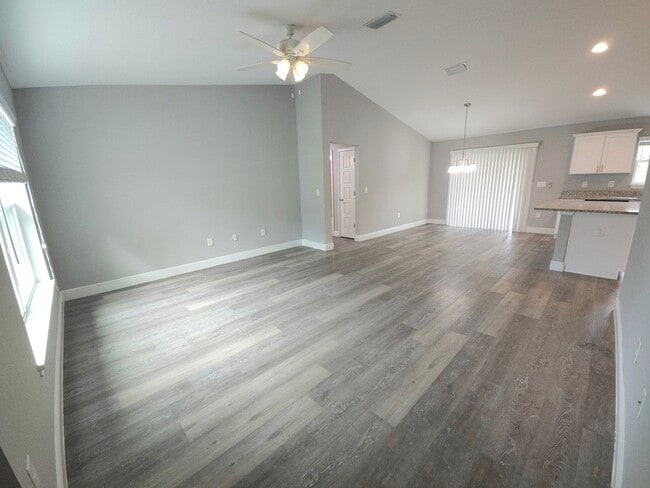 Building Photo - 7 Spruce Loop Way
