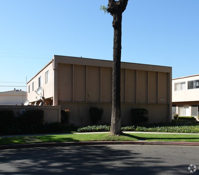 Building Photo - 14281 Village Way