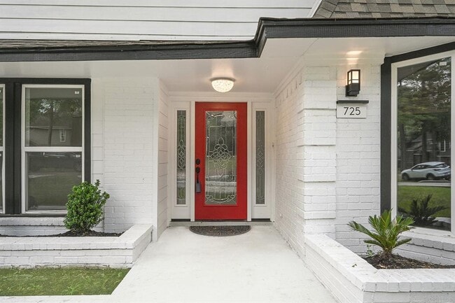 Building Photo - 725 Talmalge Hall Dr