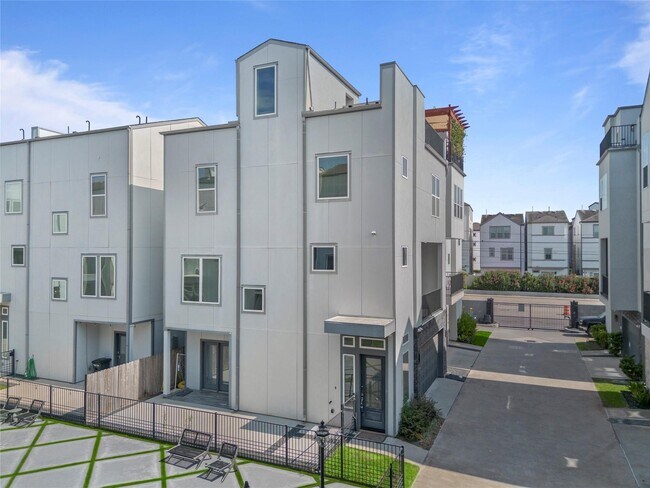 Foto del edificio - 8409 Hempstead Rd