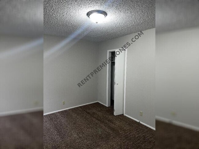 Foto del edificio - 822 Meadow Dale