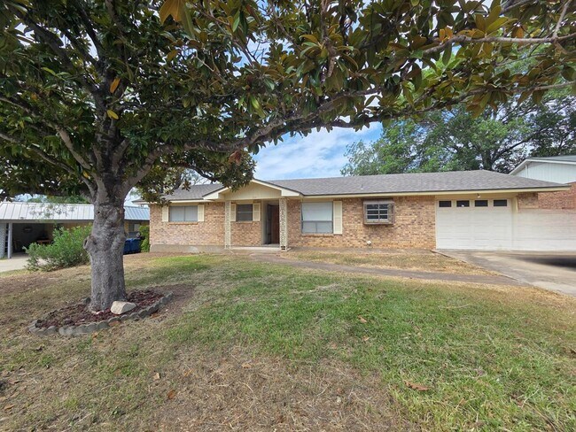 Foto del edificio - 704 Arrow Ln