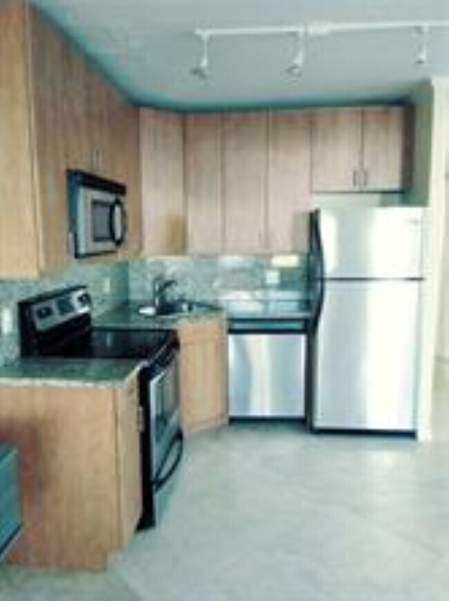 Building Photo - 1864 NE 46th St