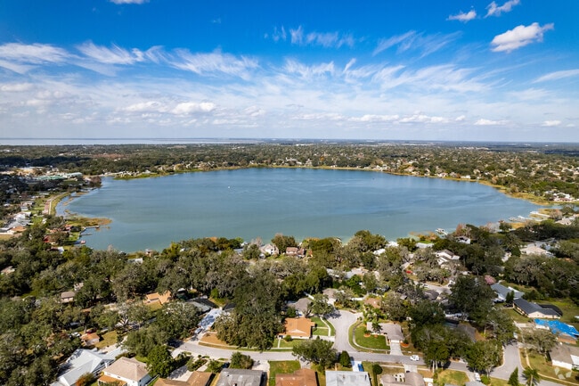 Starke Lake is one of the many lakes near Ocoee.