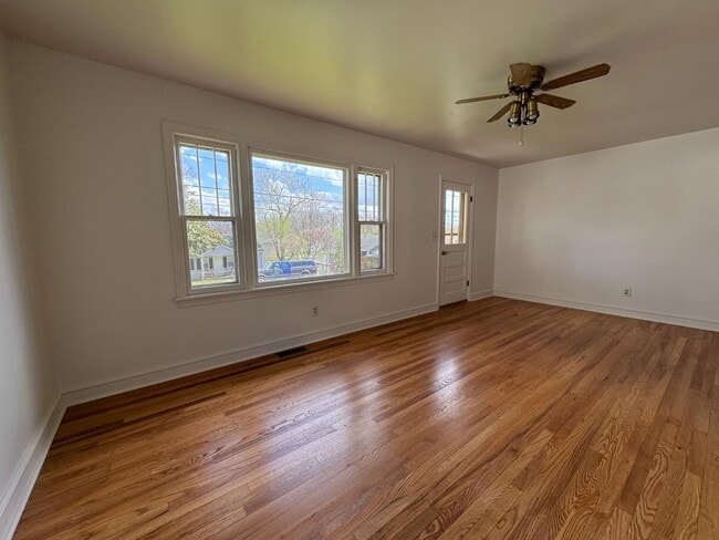 Building Photo - 404 Grubert Ave