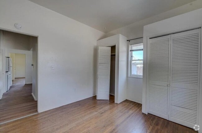 Building Photo - 1830 De La Vina St.