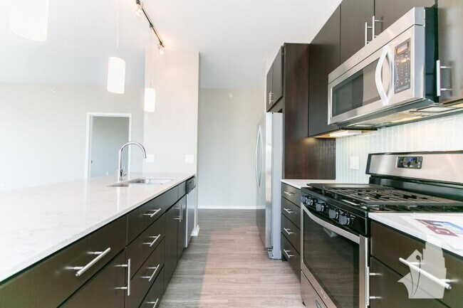 Building Photo - 123 N Desplaines St