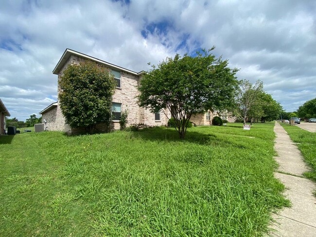 Building Photo - Formal Living and Dining on both sides of ...