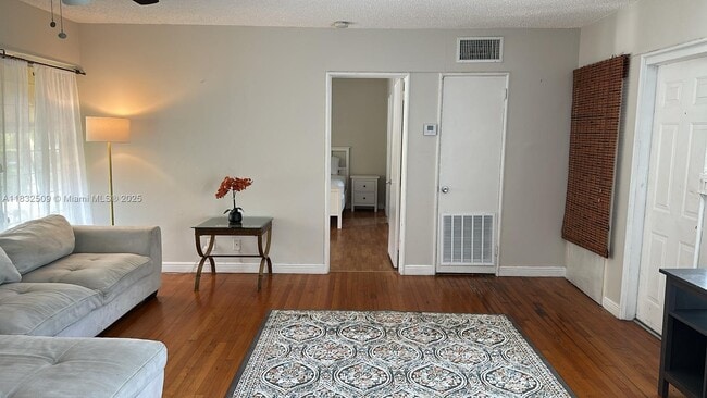 Building Photo - 90 Isle of Venice Dr