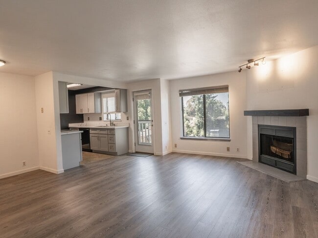 Building Photo - 2 Bed - 2 Bath Federal Way Condo!