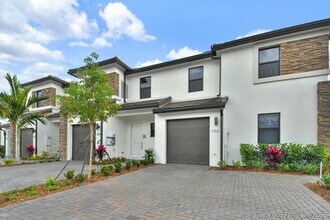 Building Photo - 708 Del Vista Rd