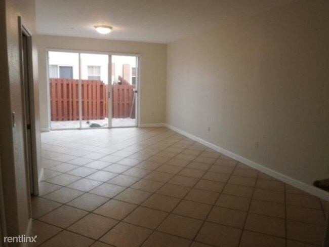 Foto del edificio - 5400 NW 107th Ave