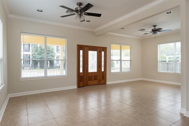 Foto del edificio - 1026 E 26th St