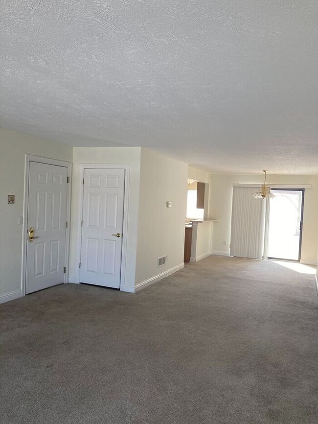 Building Photo - 3800 Rosemont Blvd- Fairlawn Ohio 2 Bedroo...