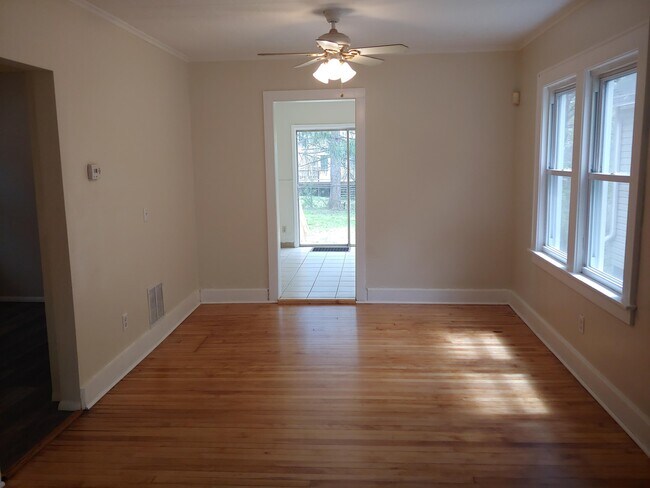 Building Photo - 138 Norwood Ave