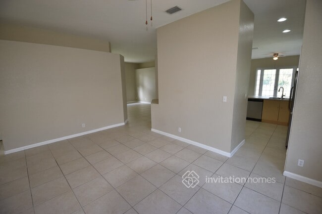 Building Photo - 7570 NW 70th Ave