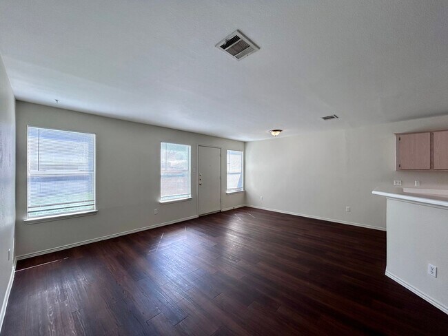 Foto del edificio - 9703 Nightjar Dr
