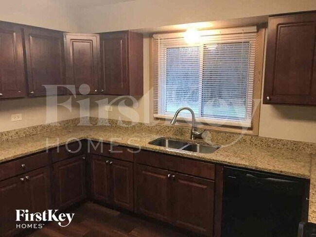 Building Photo - 2543 Oakwood Drive