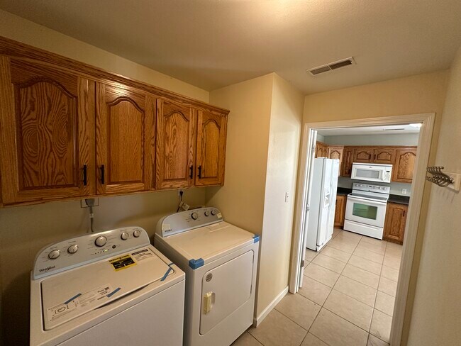 Building Photo - 110 Arnold Dr