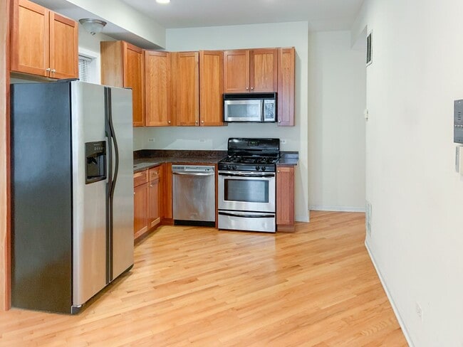 Building Photo - 2510 N Southport Ave