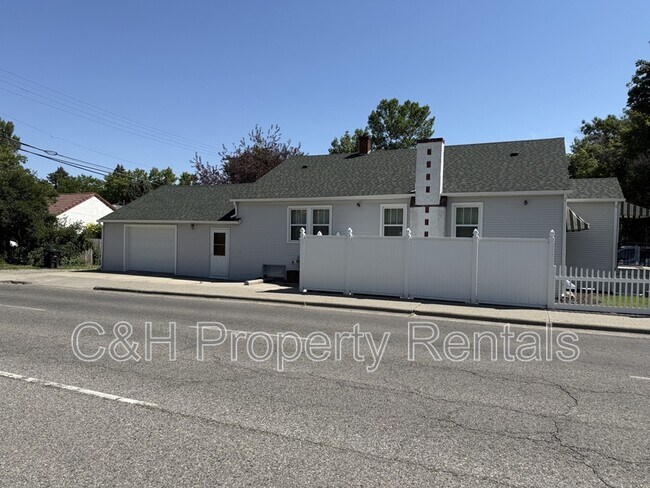Foto del edificio - 2423 Pine St
