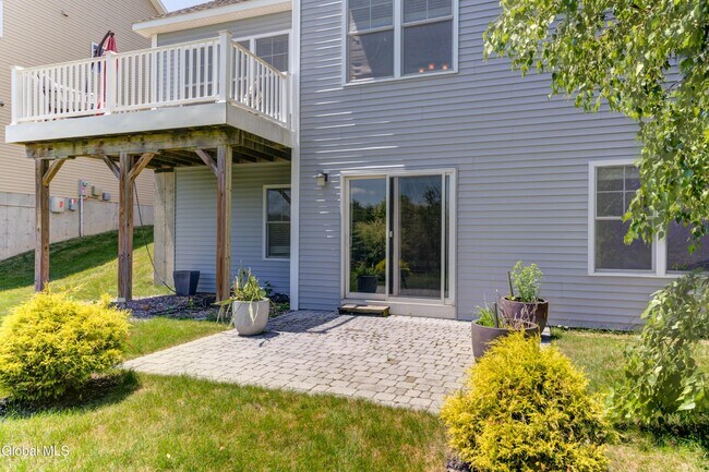 Foto del edificio - 74 Waverly Cir