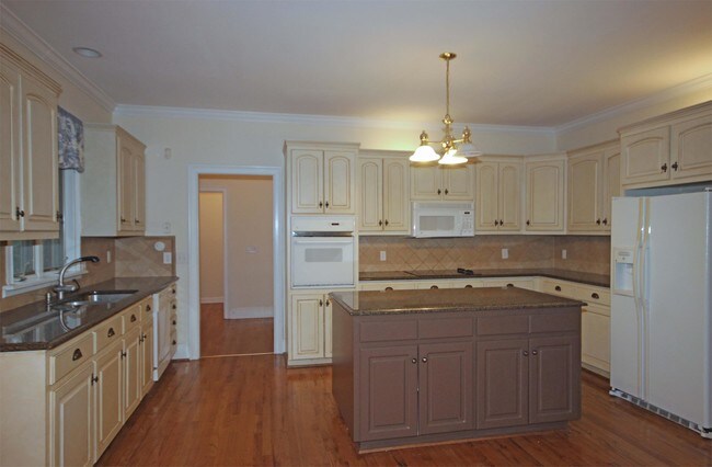 Building Photo - 105 Quail Creek Ln
