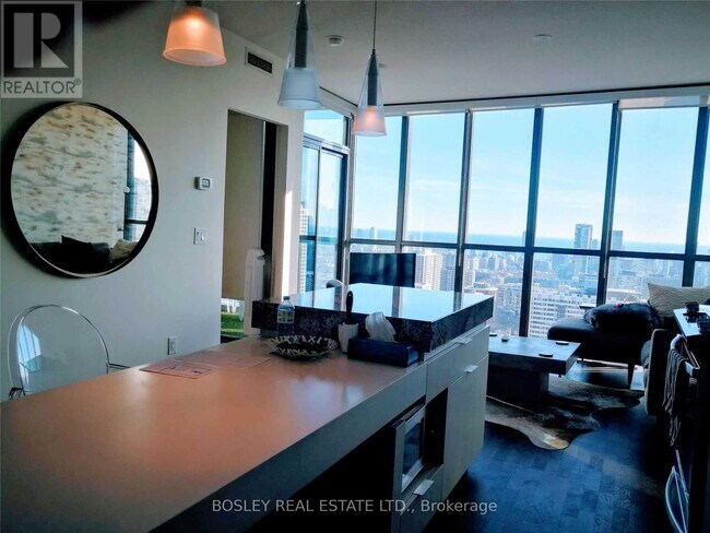 Photo du bâtiment - 101 Charles St E