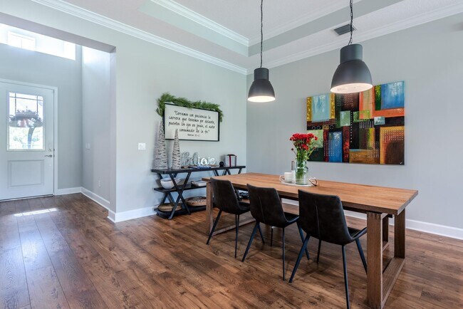 Foto del edificio - 15642 Goldfinch Cir