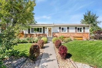 Building Photo - 1001 Ida Dr