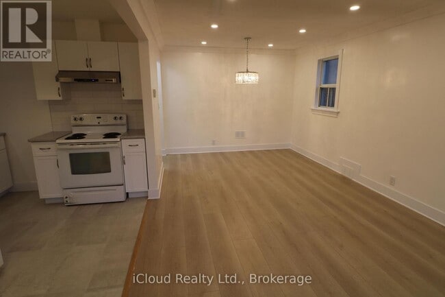 Building Photo - 1848 Keele St