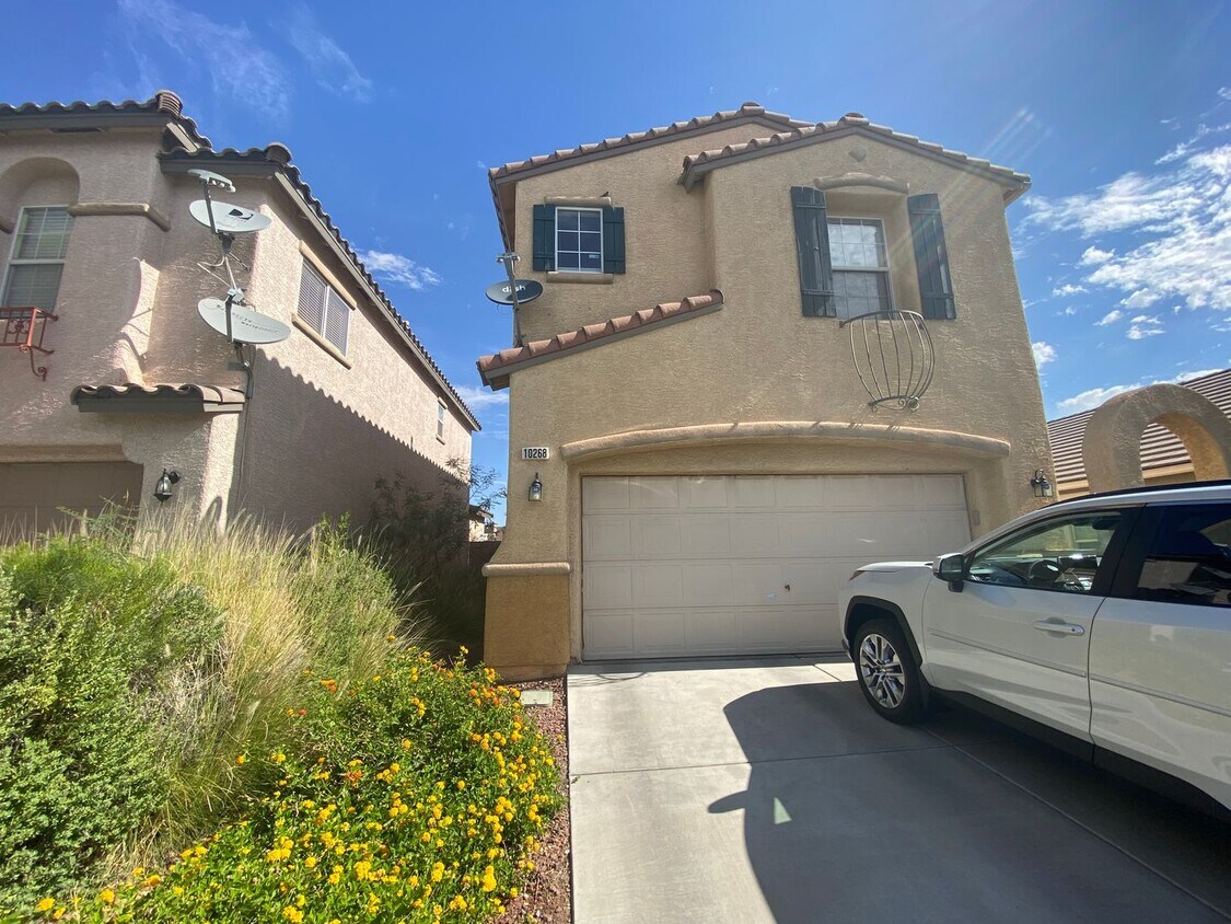 Primary Photo - Close to Downtown Summerlin. 3 bed/2.5 bat...