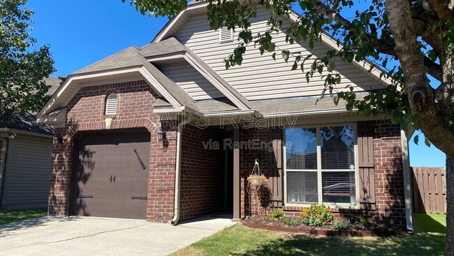 Building Photo - 436 Park Lake Dr