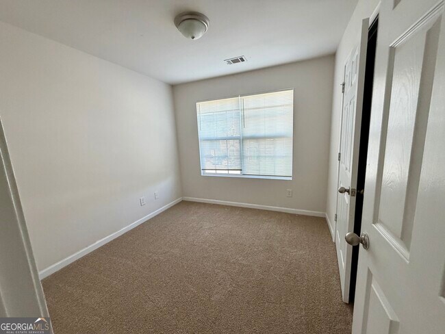 Foto del edificio - 729 Wheel House Ln