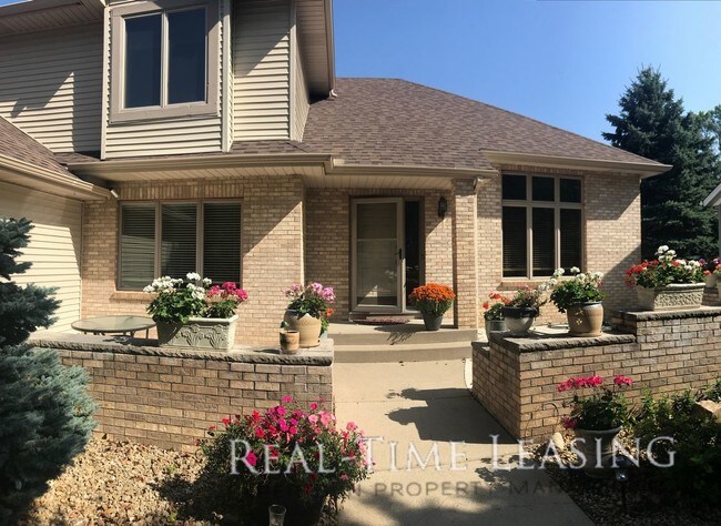 Building Photo - 4BR SFH in High Demand Eagan Neighborhood