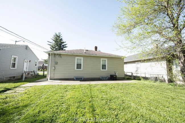 Building Photo - "Charming 2-Bedroom Retreat in Indianapoli...