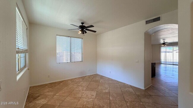 Foto del edificio - 2614 E Fremont Rd