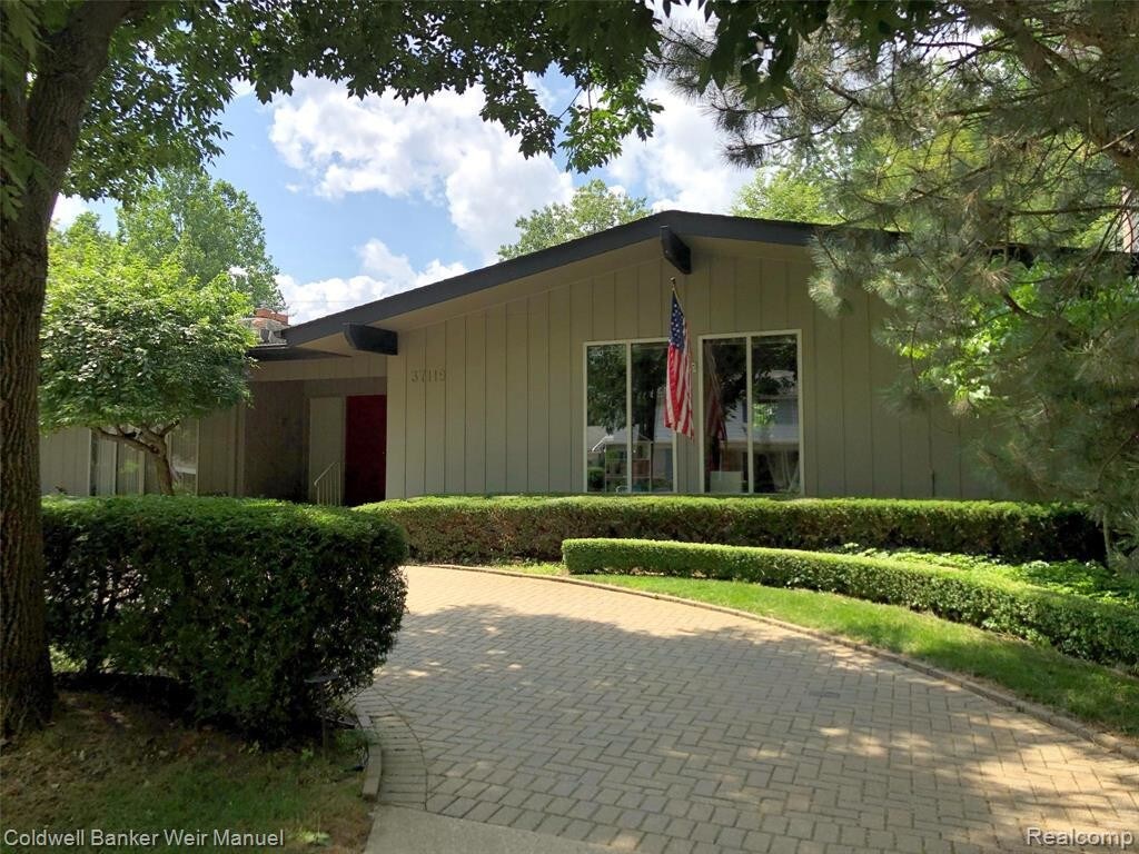 37119 Tall Oak Dr, Clinton Township, MI 48036 House for Rent in