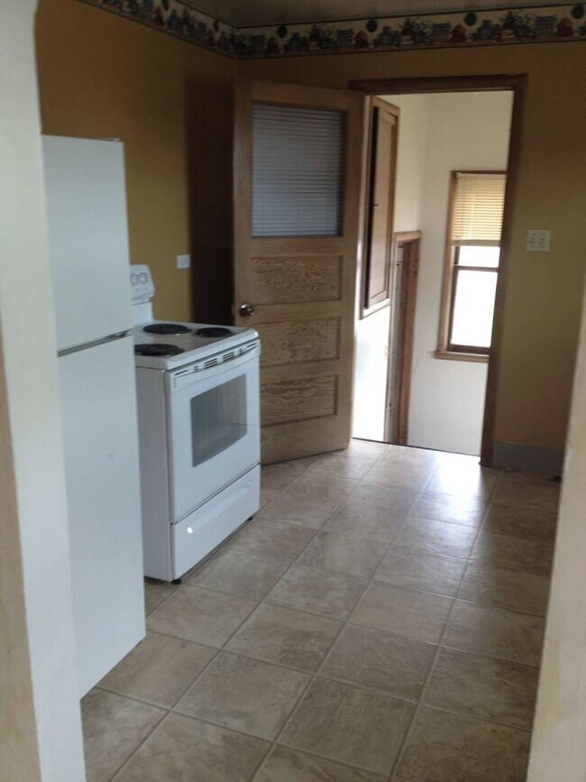 Building Photo - 3 Bed 1 Bath House