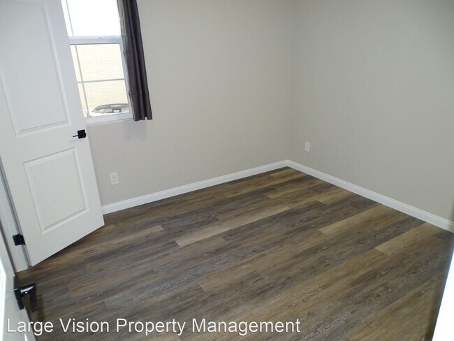 Foto del edificio - 5 br, 3 bath House - 3163 Segesta Avenue