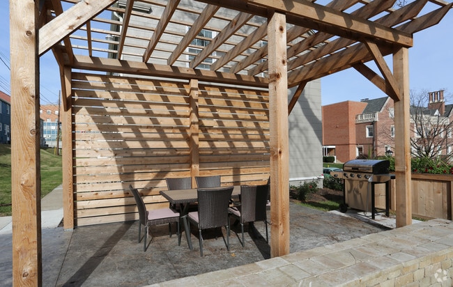 Building Photo - Warwick Court Townhomes