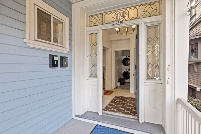 Puerta principal - 2338 NW Hoyt St