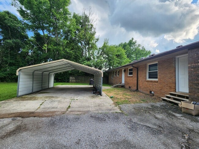 Building Photo - 1306 White Blvd