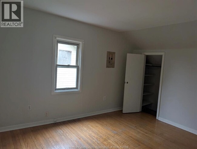 Building Photo - 1335 Marentette Ave