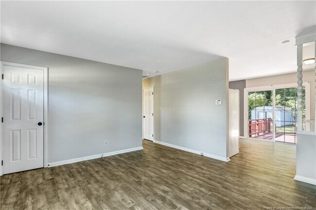 Building Photo - 5051 Hampshire Dr