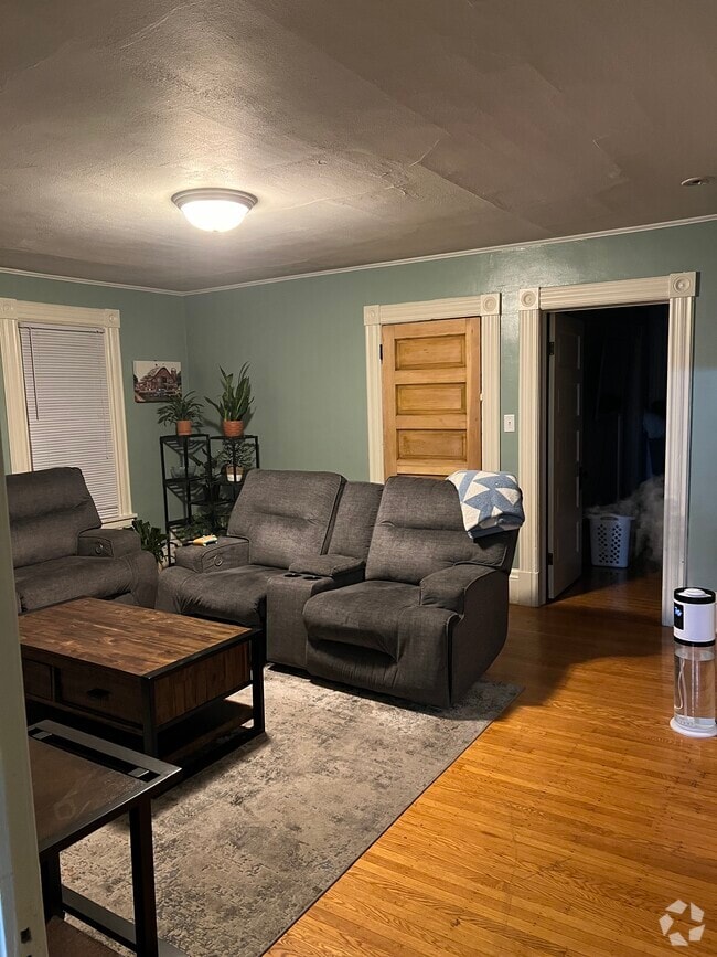 North Frogtown Apartments for Rent with Hardwood Floors Saint Paul, MN 2 Rentals