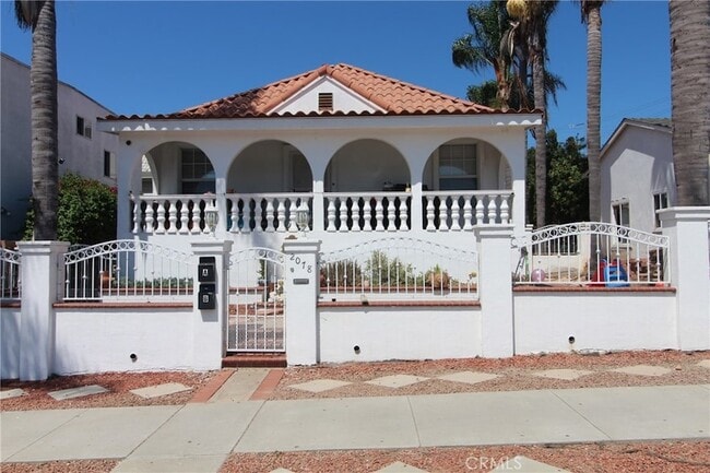 Foto del edificio - 2078 Harrison Ave